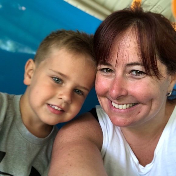 Meet your Posher, Lauren - Picture 3 of 3